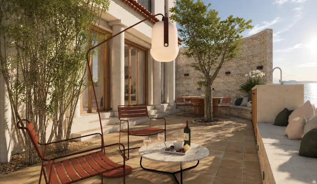 Batterie Basse : terrasse aménagée avec salon d’extérieur et bambous