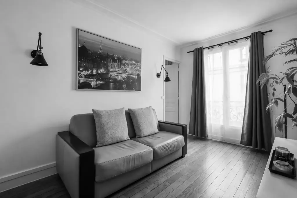Pyrénées 271 avant travaux : le salon