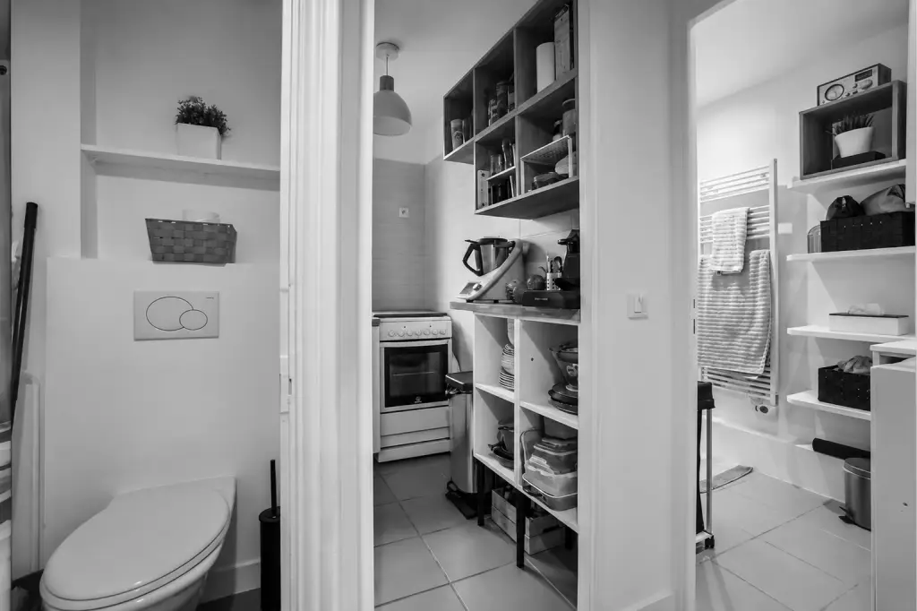 Pyrénées 271 avant travaux : la salle d’eau et la cuisine